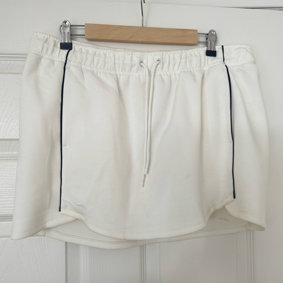 white tennis skirt - Picture 1 of 5